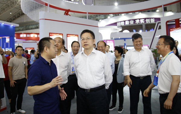 赛、李校长22_MG_9885 - 副本.JPG