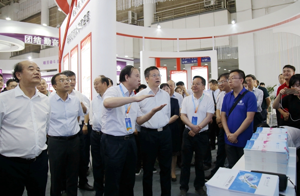 赛书记、李校长_MG_9937 - 副本.JPG